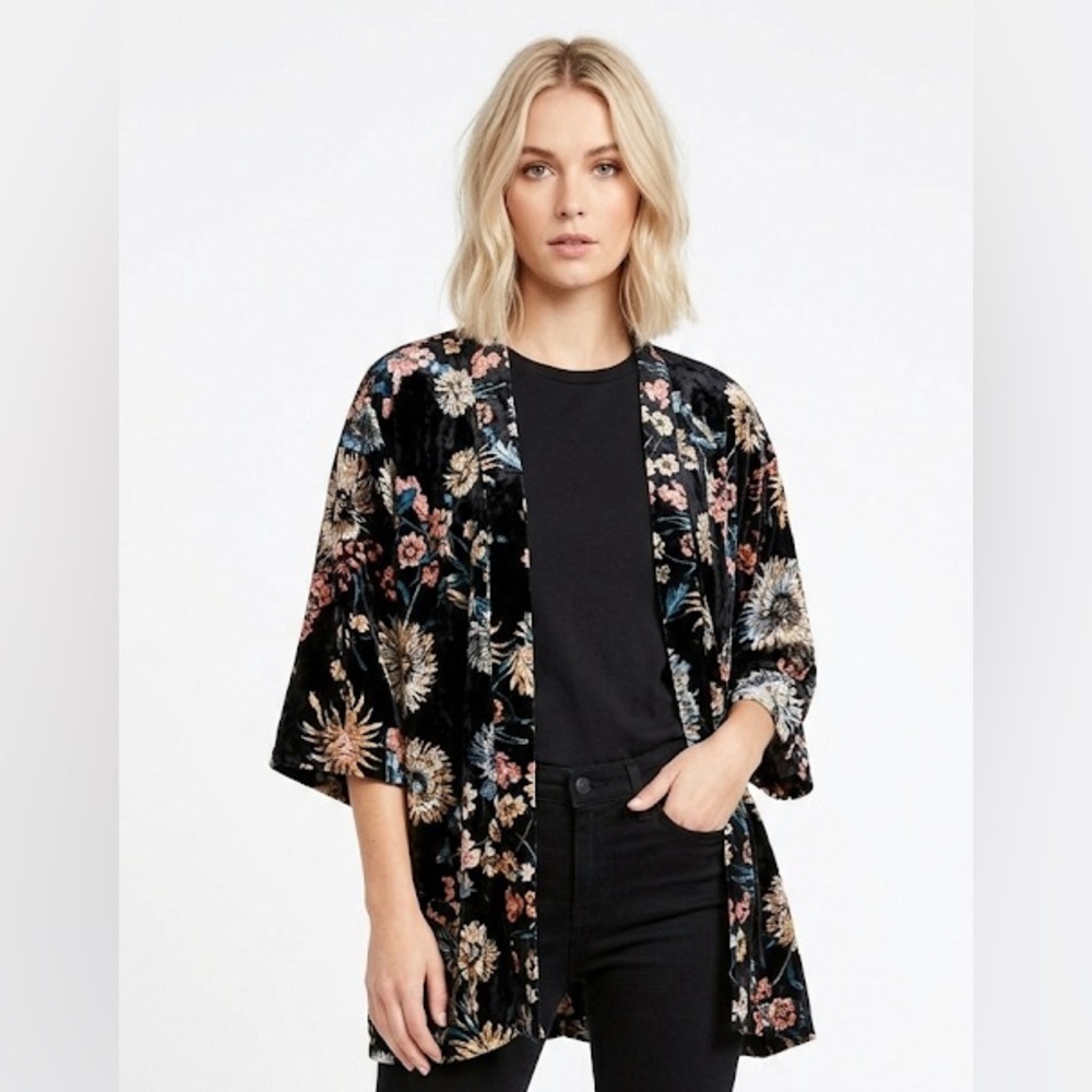 Wishlist black floral crushed velvet open front cardigan size medium/large